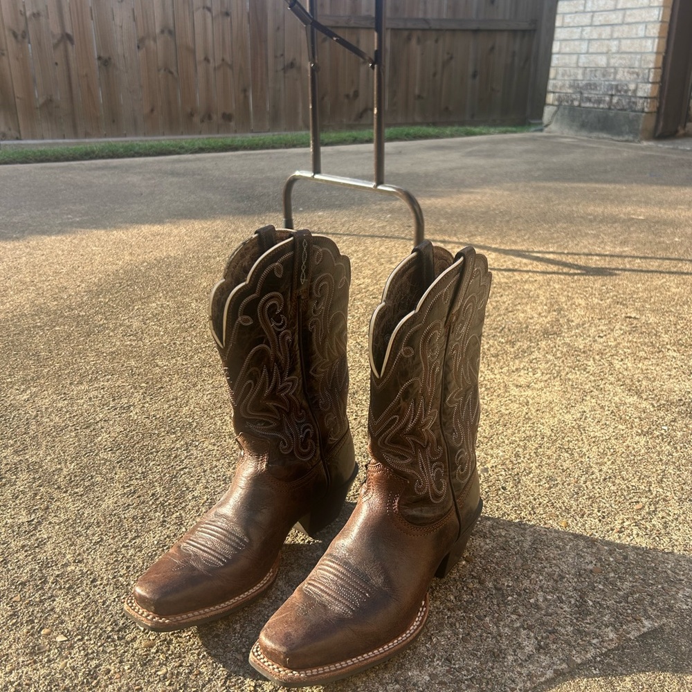 Ariat Distressed Leather Boots Women’s
